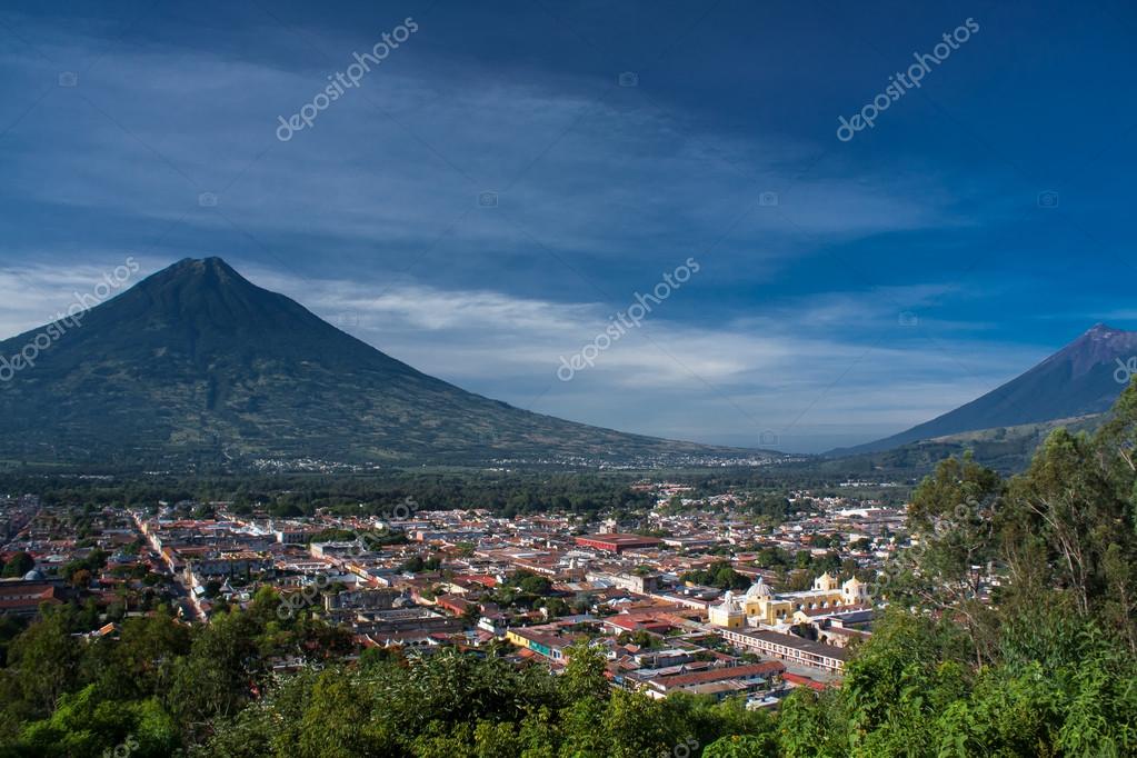 Paisaje de campo florido en Mazatenango, Guatemala